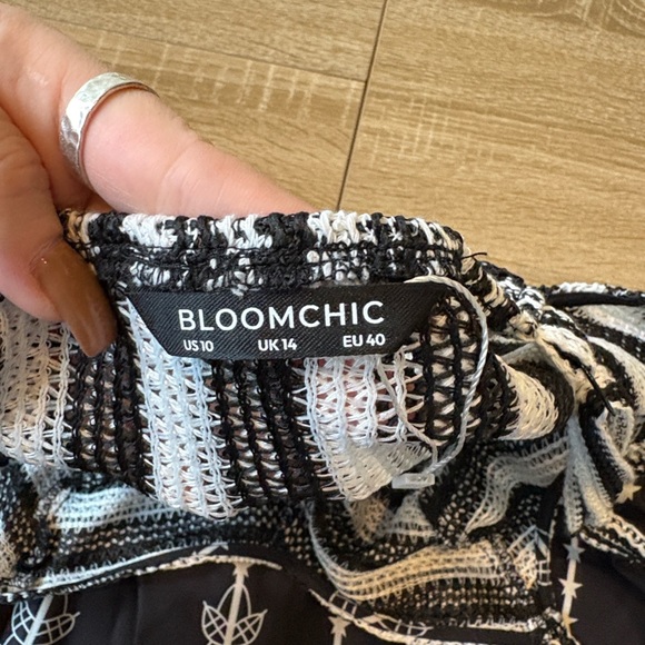 BloomChic Monochrome dress - Picture 2 of 2